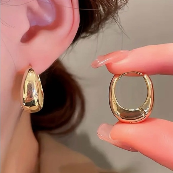 Chunky Hoop Earrings. New. - Picture 2 of 7